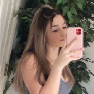 Meet your Posher, Leona